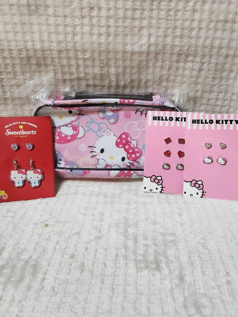 HELLO KITTY Zipper Case Pouch and Seven (7) Pairs of Earrings - NEW